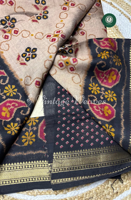 Mangalagiri Silk Saree With Mango and Zari Border-Black