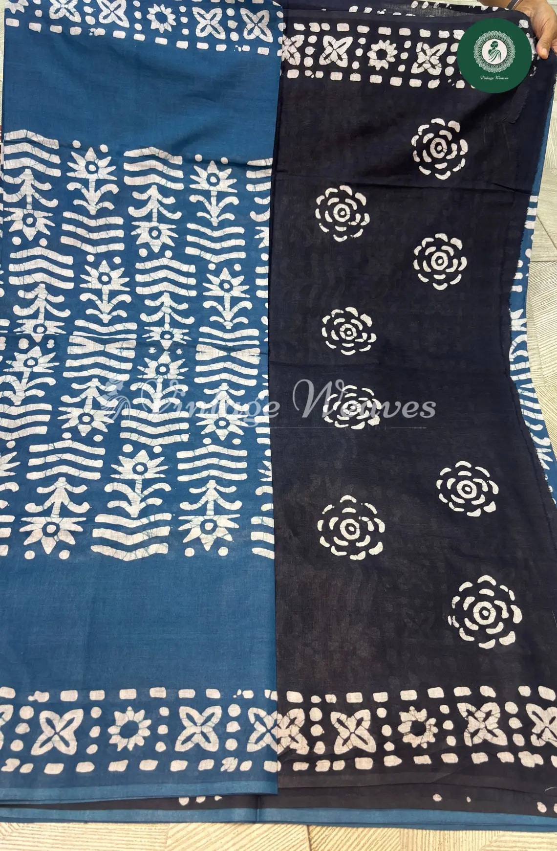 Mul Cotton Saree Batik Print Contrast Pallu-Blue with Black