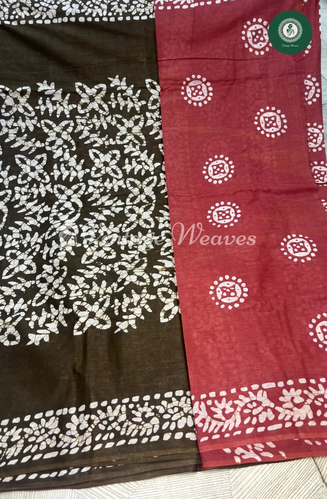 Mul Cotton Saree Batik Print Contrast Pallu-DarkGreen